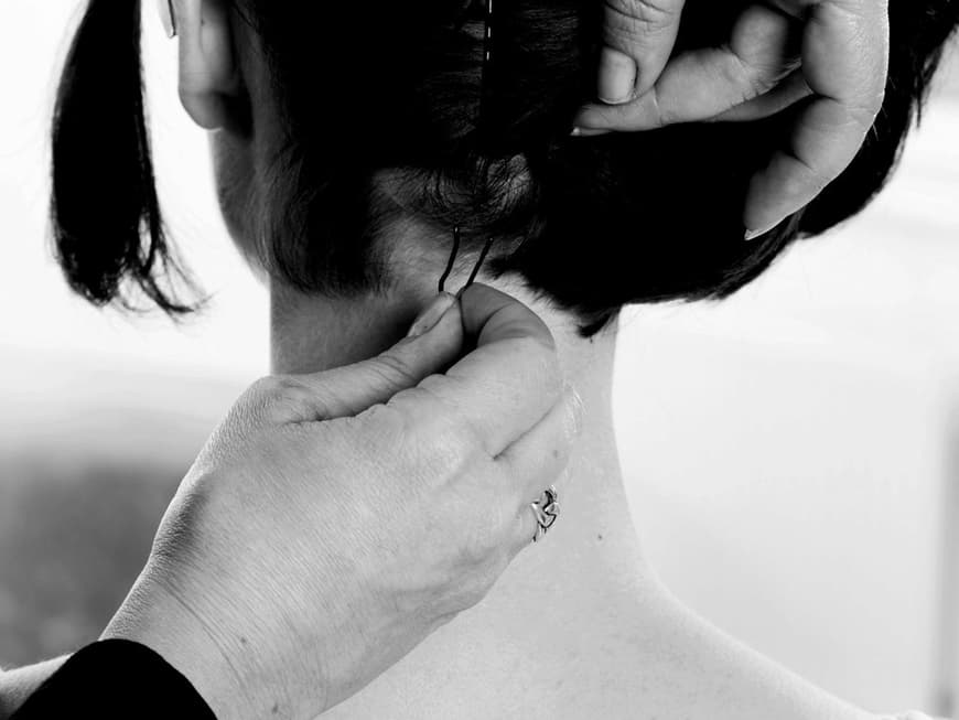 Haare wegstecken 