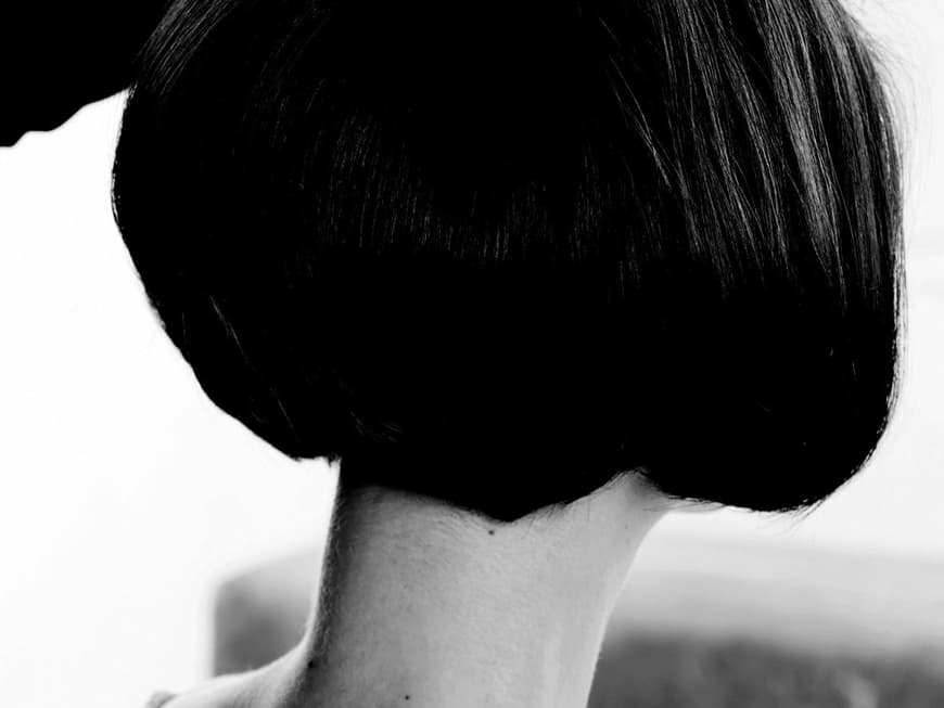 Lockenwickler Haare aufdrehen 