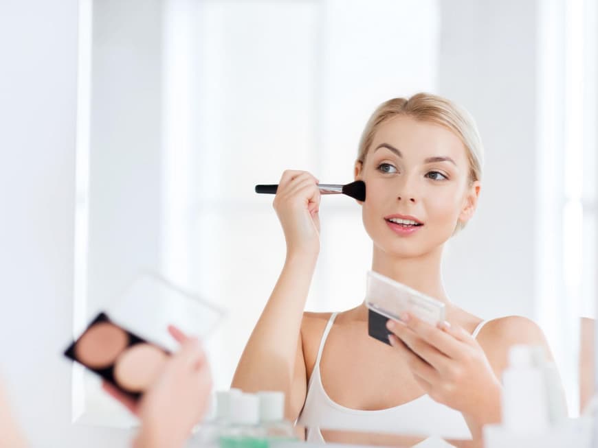 bronzer-auftragen-diese-3-fehler-macht-fast-jeder