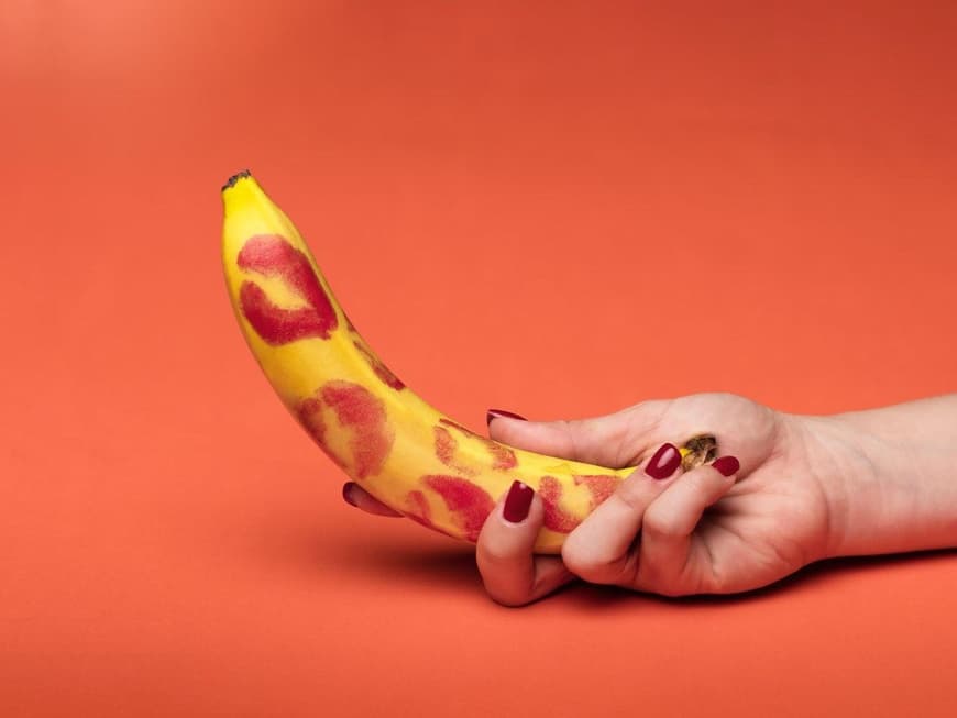 Banane mit Kussmundabdruck Banane mit Kussmundabdruck