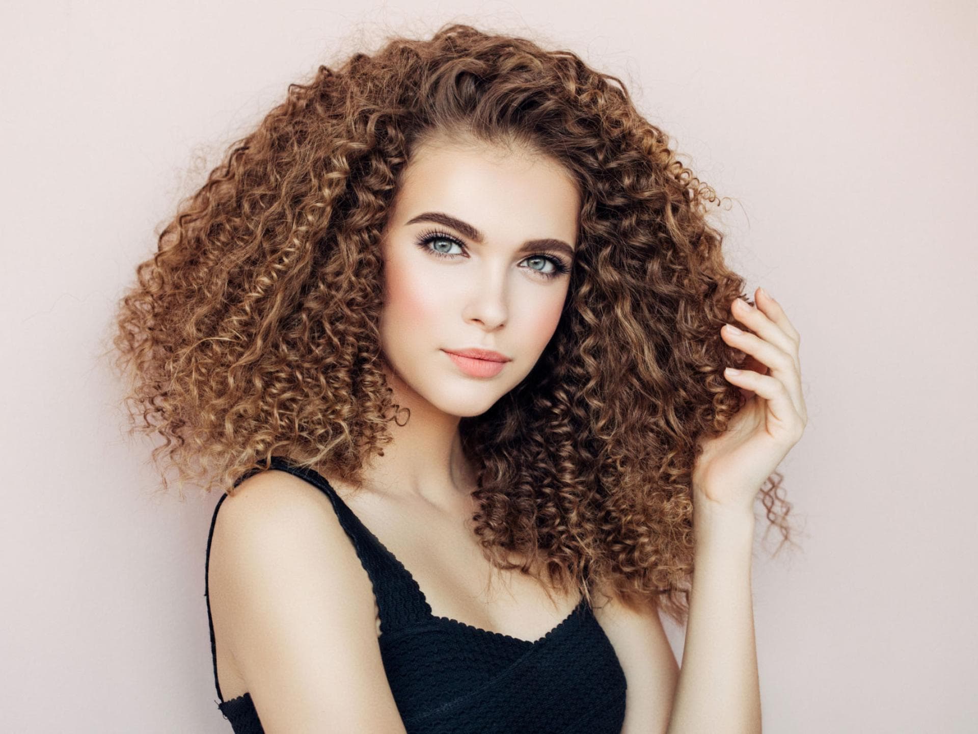 so werden naturlocken richtig versorgt