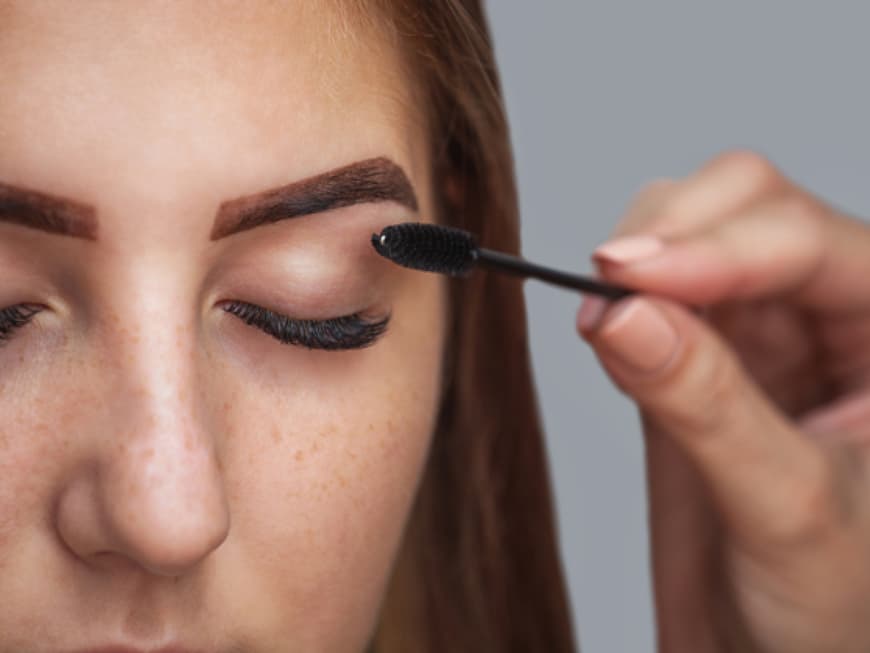 Augenbrauen richtig färben So gelingt